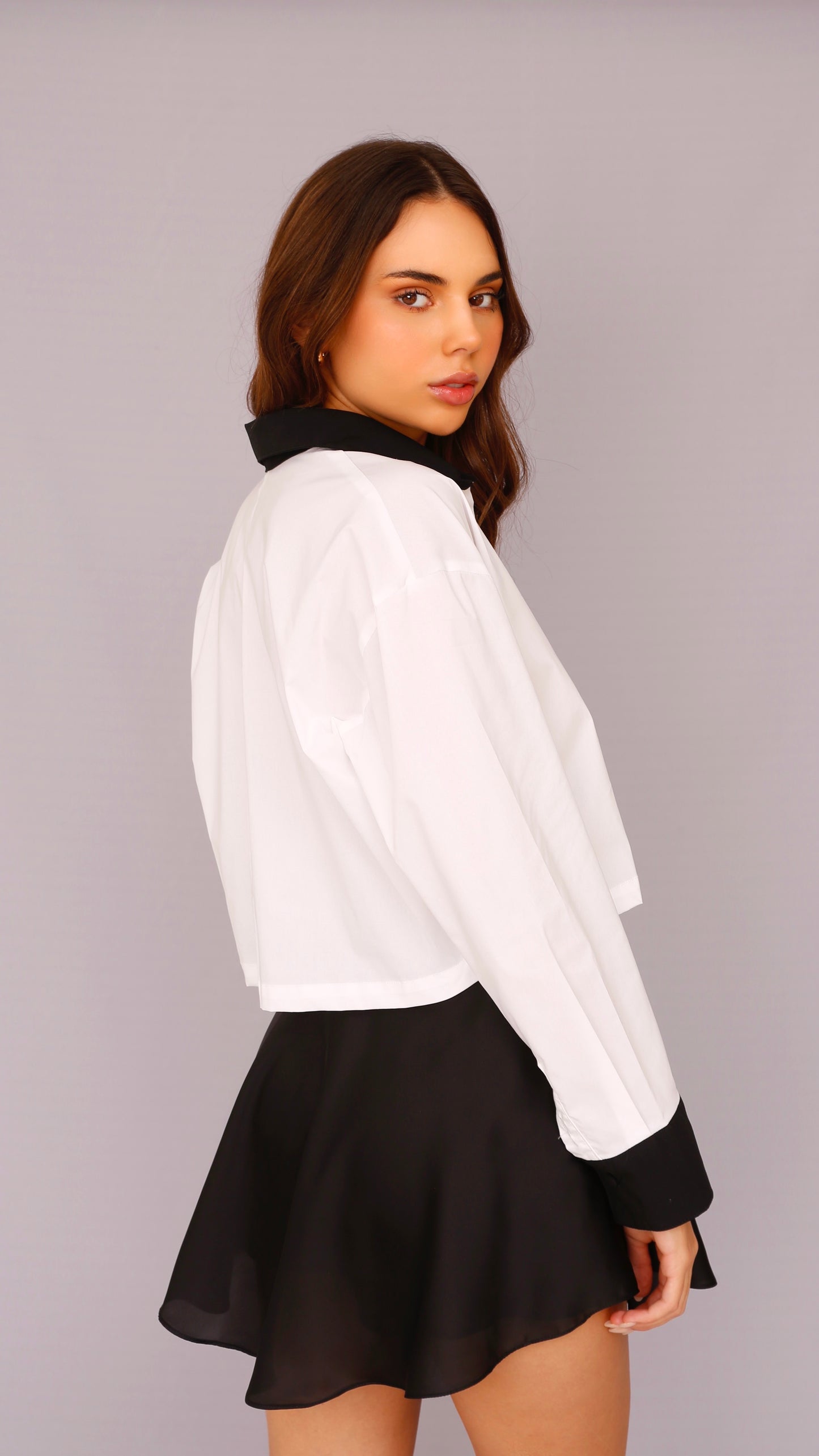 CAMISA HANNA OVERSIZE  BLANCA CON ROSA NEGRA