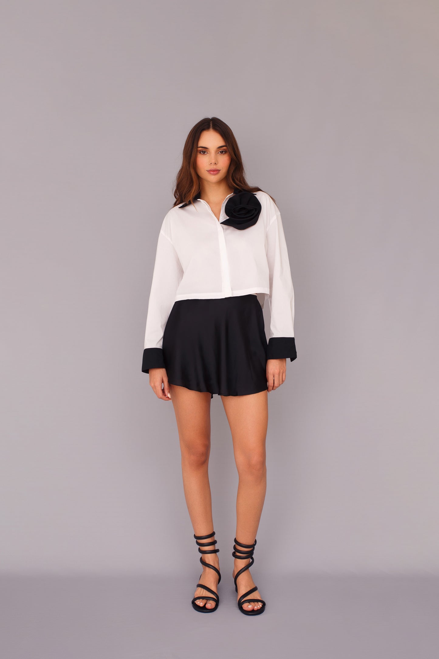 CAMISA HANNA OVERSIZE  BLANCA CON ROSA NEGRA